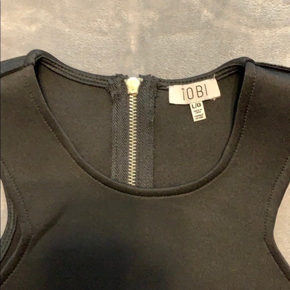 NWOT TOBI HIGH NECK SLEEVELESS CROP TOP - Picture 5 of 8
